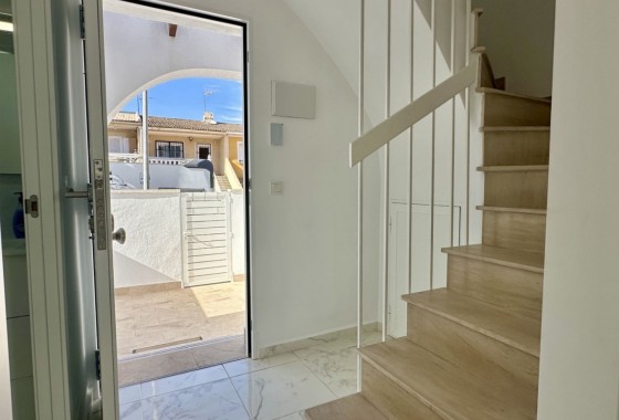 Herverkoop - Rijhuis -
Torrevieja - Los Balcones