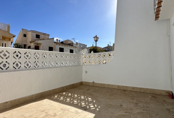 Herverkoop - Rijhuis -
Torrevieja - Los Balcones