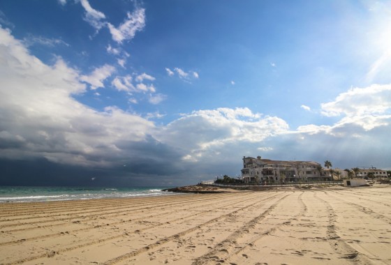 Herverkoop - Rijhuis -
Playa Flamenca