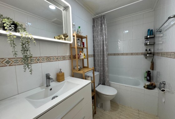 Resale - Apartment / Flat -
Torrevieja - La Siesta - El Salado - Torreta