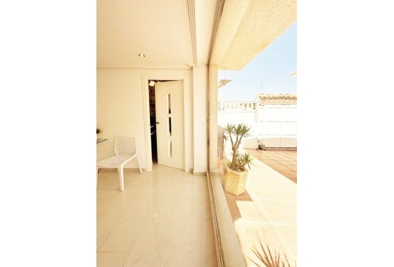 Wiederverkauf - Freistehende Villa -
San Miguel de Salinas