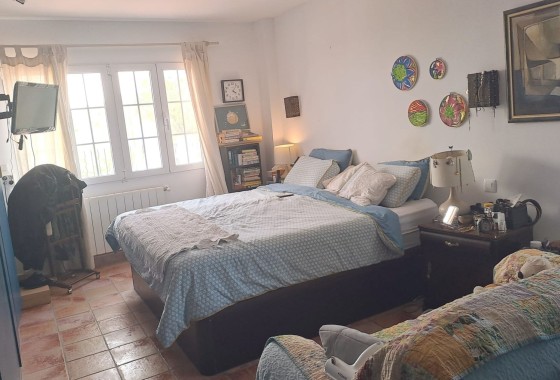 Revente - Finca / Propriété rurale -
Sax - SAX