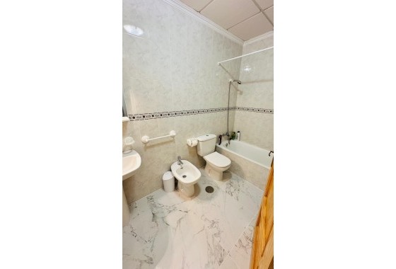 Herverkoop - Appartement / Flat -
Torrevieja - Acequion