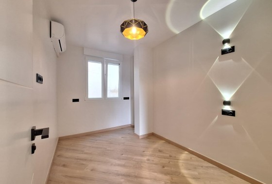 Herverkoop - Appartement / Flat -
Torrevieja - Playa de los Locos