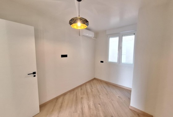 Herverkoop - Appartement / Flat -
Torrevieja - Playa de los Locos