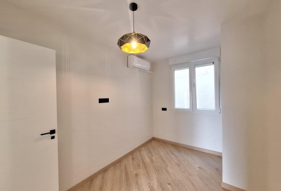 Herverkoop - Appartement / Flat -
Torrevieja - Playa de los Locos