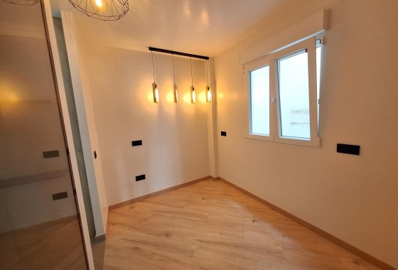Herverkoop - Appartement / Flat -
Torrevieja - Playa de los Locos