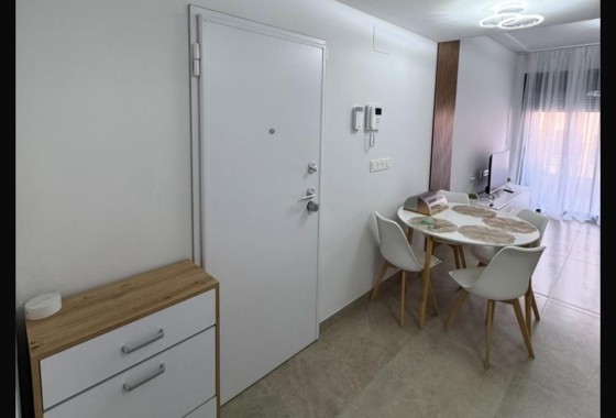 Herverkoop - Appartement / Flat -
Torrevieja - Playa del Cura