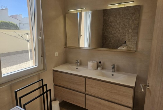 Herverkoop - Vrijstaande Villa -
Torrevieja - La Siesta - El Salado - Torreta
