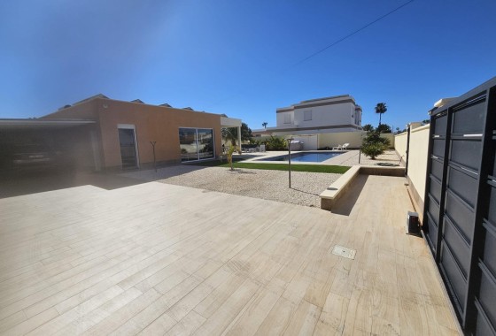Herverkoop - Vrijstaande Villa -
Torrevieja - La Siesta - El Salado - Torreta