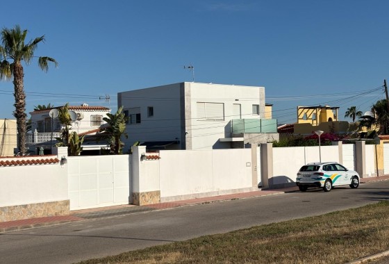 Venta - Chalet Independiente -
Torrevieja - La Siesta - El Salado - Torreta