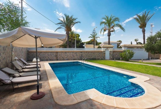 Venta - Chalet Independiente -
Orihuela Costa