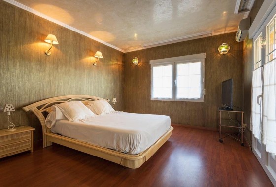 Venta - Chalet Independiente -
Orihuela Costa