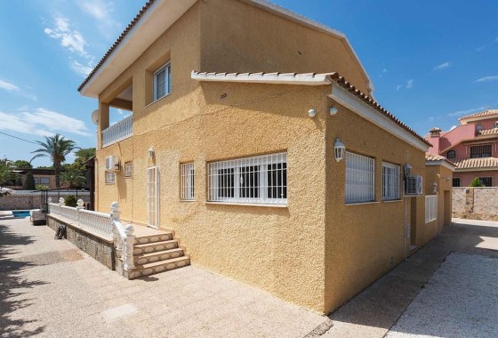 Venta - Chalet Independiente -
Orihuela Costa