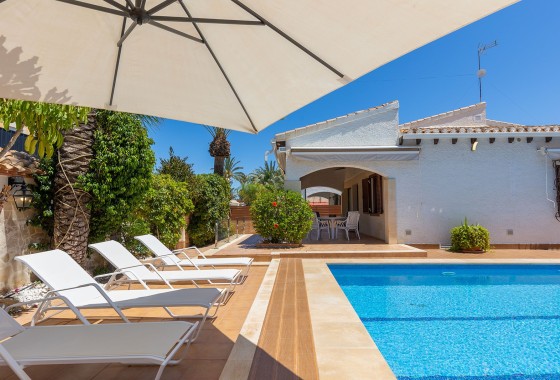 Herverkoop - Vrijstaande Villa -
Orihuela Costa