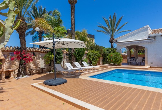 Herverkoop - Vrijstaande Villa -
Orihuela Costa