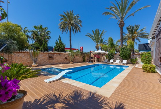 Herverkoop - Vrijstaande Villa -
Orihuela Costa