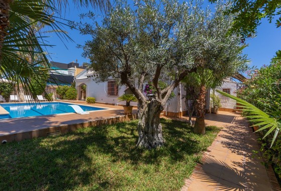Herverkoop - Vrijstaande Villa -
Orihuela Costa