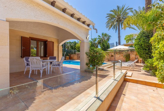 Herverkoop - Vrijstaande Villa -
Orihuela Costa