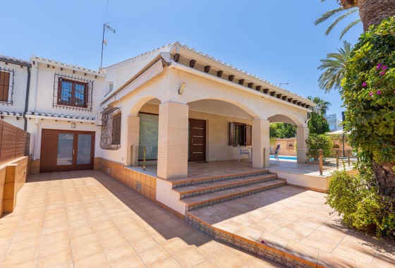 Herverkoop - Vrijstaande Villa -
Orihuela Costa