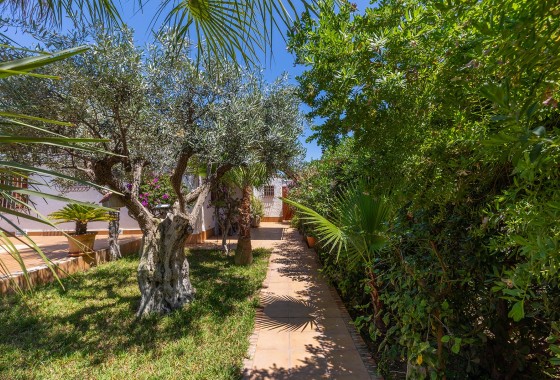 Herverkoop - Vrijstaande Villa -
Orihuela Costa