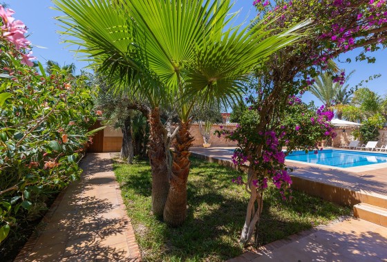 Herverkoop - Vrijstaande Villa -
Orihuela Costa