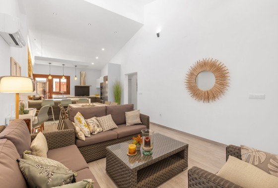 Herverkoop - Vrijstaande Villa -
Orihuela Costa