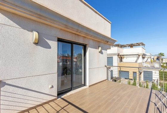 Venta - Chalet Independiente -
Orihuela Costa