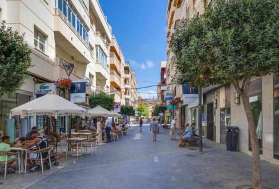 Sprzedaż - Apartament / Mieszkanie -
Torrevieja