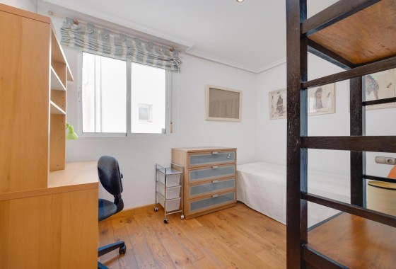 Sprzedaż - Apartament / Mieszkanie -
Torrevieja