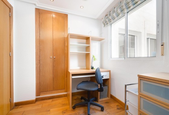 Sprzedaż - Apartament / Mieszkanie -
Torrevieja
