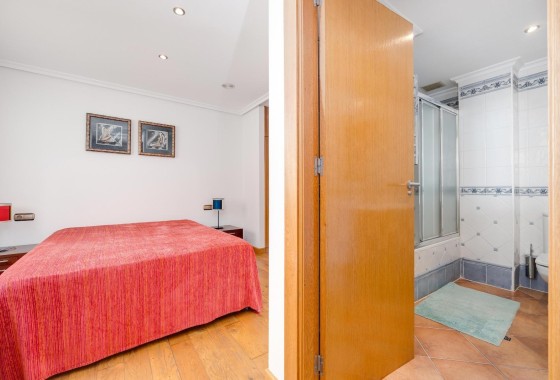 Sprzedaż - Apartament / Mieszkanie -
Torrevieja