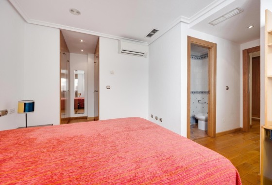 Sprzedaż - Apartament / Mieszkanie -
Torrevieja