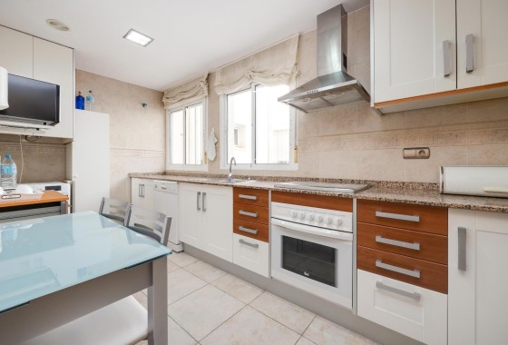 Sprzedaż - Apartament / Mieszkanie -
Torrevieja
