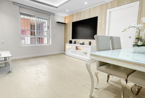 Wiederverkauf - Wohnung / Apartment -
Torrevieja