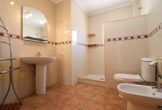 Venta - Chalet Independiente -
San Miguel de Salinas - Lake View Mansions