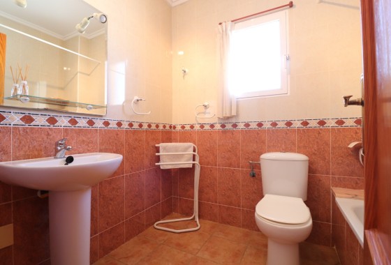 Venta - Chalet Independiente -
San Miguel de Salinas - Lake View Mansions