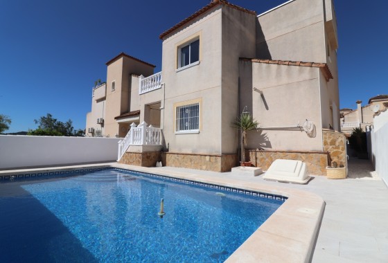 Venta - Chalet Independiente -
San Miguel de Salinas - Lake View Mansions