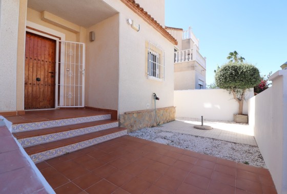 Venta - Chalet Independiente -
San Miguel de Salinas - Lake View Mansions