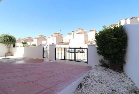 Venta - Chalet Independiente -
San Miguel de Salinas - Lake View Mansions