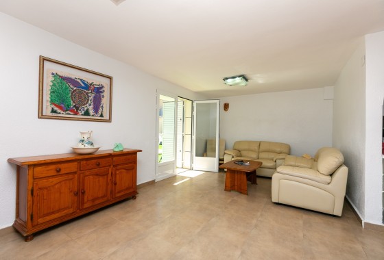 Venta - Chalet Independiente -
La Zenia