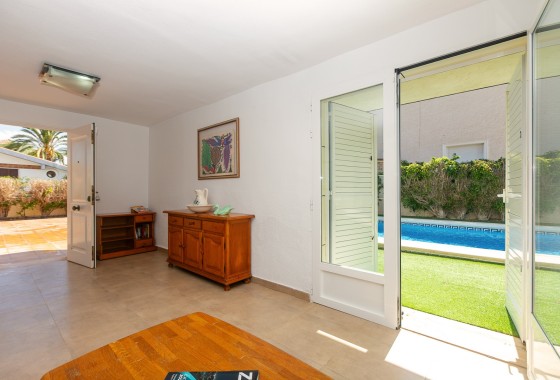 Venta - Chalet Independiente -
La Zenia