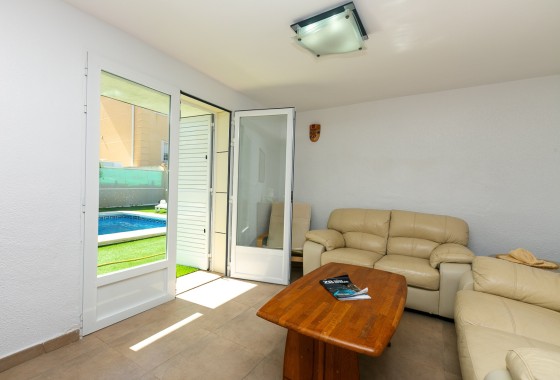 Venta - Chalet Independiente -
La Zenia