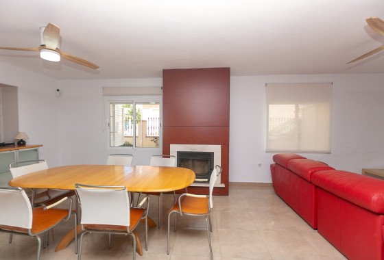 Venta - Chalet Independiente -
La Zenia