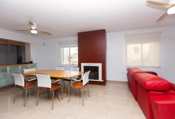 Venta - Chalet Independiente -
La Zenia