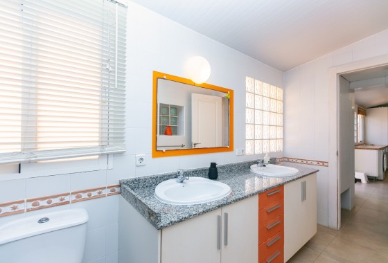 Venta - Chalet Independiente -
La Zenia