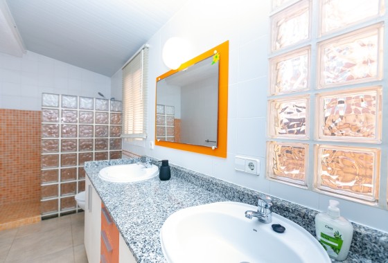Venta - Chalet Independiente -
La Zenia
