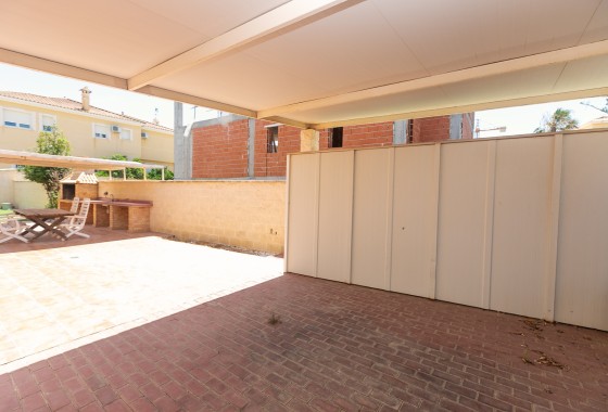 Venta - Chalet Independiente -
La Zenia