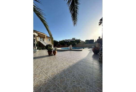 Wiederverkauf - Freistehende Villa -
Torrevieja - Aguas Nuevas