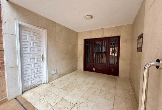 Venta - Apartamento / Piso -
Torrevieja